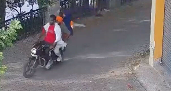 Punjab: ਲੁਟੇਰਿਆਂ ਨੇ ਦੋ ਸਕੀਆਂ ਭੈਣਾਂ ਨੂੰ ਤਲਵਾਰ ਦੀ ਨੋਕ ‘ਤੇ ਲੁੱਟਿਆ Punjab: ਲੁਟੇਰਿਆਂ ਨੇ ਦੋ ਸਕੀਆਂ ਭੈਣਾਂ ਨੂੰ ਤਲਵਾਰ ਦੀ ਨੋਕ ‘ਤੇ ਲੁੱਟਿਆ