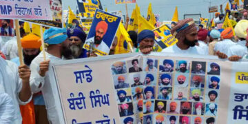 ਚੰਡੀਗੜ੍ਹ ਪੁਲਿਸ ਵੱਲੋਂ ਵੱਡੀ ਕਾਰਵਾਈ ; ਮਨਪ੍ਰੀਤ ਇਆਲੀ ਅਤੇ ਹੋਰਾਂ ਖਿਲਾਫ਼ FIR ਦਰਜ ਚੰਡੀਗੜ੍ਹ ਪੁਲਿਸ ਵੱਲੋਂ ਵੱਡੀ ਕਾਰਵਾਈ ; ਮਨਪ੍ਰੀਤ ਇਆਲੀ ਅਤੇ ਹੋਰਾਂ ਖਿਲਾਫ਼ FIR ਦਰਜ