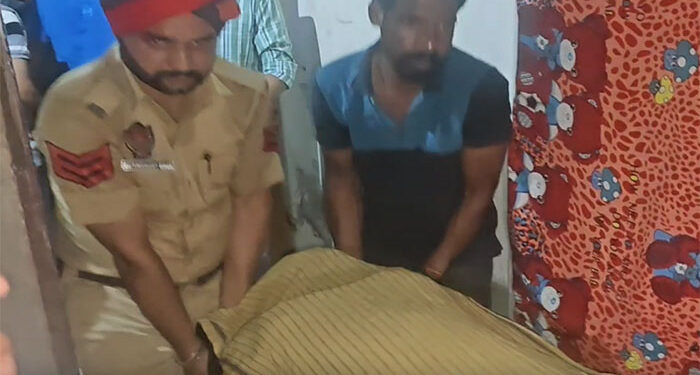 Breaking: ਮਾਨਸਾ ਵਿੱਚ ਦਿਲ ਦਹਿਲਾ ਦੇਣ ਵਾਲੀ ਘਟਨਾ, ਮਾਂ ਨੇ 3 ਬੱਚਿਆਂ ਸਮੇਤ ਕੀਤੀ ਖੁਦਕੁਸ਼ੀ Breaking: ਮਾਨਸਾ ਵਿੱਚ ਦਿਲ ਦਹਿਲਾ ਦੇਣ ਵਾਲੀ ਘਟਨਾ, ਮਾਂ ਨੇ 3 ਬੱਚਿਆਂ ਸਮੇਤ ਕੀਤੀ ਖੁਦਕੁਸ਼ੀ
