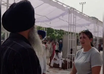 Punjab: ਵਿਦੇਸ਼ੀ ਜੋੜੇ ਨੂੰ ਸ਼ਾਰਟਸ ਪਹਿਨ ਕੇ ਦਰਬਾਰ ਸਾਹਿਬ ਅੰਦਰ ਜਾਣ ਤੋਂ ਰੋਕਿਆ