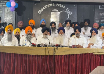 Breaking: ਪੁਨਰ ਸੁਰਜੀਤ ਅਕਾਲੀ ਦਲ ‘ਚ ਵੱਡੀ ਬਗਾਵਤ: ਇੱਕ ਵੱਡੇ ਧੜੇ ਵੱਲੋਂ ‘ਵਾਰਿਸ ਪੰਜਾਬ ਦੇ’ ਜਥੇਬੰਦੀ ਦਾ ਸਮਰਥਨ Breaking: ਪੁਨਰ ਸੁਰਜੀਤ ਅਕਾਲੀ ਦਲ ‘ਚ ਵੱਡੀ ਬਗਾਵਤ: ਇੱਕ ਵੱਡੇ ਧੜੇ ਵੱਲੋਂ ‘ਵਾਰਿਸ ਪੰਜਾਬ ਦੇ’ ਜਥੇਬੰਦੀ ਦਾ ਸਮਰਥਨ