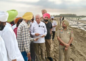 ਬਰਿੰਦਰ ਕੁਮਾਰ ਗੋਇਲ ਵੱਲੋਂ ਸਸਰਾਲੀ ਕਾਲੋਨੀ ਵਿਖੇ ਸਤਲੁਜ ਧੁੱਸੀ ਬੰਨ੍ਹ ਦੇ ਕਾਰਜਾਂ ਦਾ ਜਾਇਜ਼ਾ ਬਰਿੰਦਰ ਕੁਮਾਰ ਗੋਇਲ ਵੱਲੋਂ ਸਸਰਾਲੀ ਕਾਲੋਨੀ ਵਿਖੇ ਸਤਲੁਜ ਧੁੱਸੀ ਬੰਨ੍ਹ ਦੇ ਕਾਰਜਾਂ ਦਾ ਜਾਇਜ਼ਾ