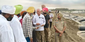 ਬਰਿੰਦਰ ਕੁਮਾਰ ਗੋਇਲ ਵੱਲੋਂ ਸਸਰਾਲੀ ਕਾਲੋਨੀ ਵਿਖੇ ਸਤਲੁਜ ਧੁੱਸੀ ਬੰਨ੍ਹ ਦੇ ਕਾਰਜਾਂ ਦਾ ਜਾਇਜ਼ਾ ਬਰਿੰਦਰ ਕੁਮਾਰ ਗੋਇਲ ਵੱਲੋਂ ਸਸਰਾਲੀ ਕਾਲੋਨੀ ਵਿਖੇ ਸਤਲੁਜ ਧੁੱਸੀ ਬੰਨ੍ਹ ਦੇ ਕਾਰਜਾਂ ਦਾ ਜਾਇਜ਼ਾ