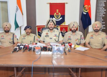 ਅੰਮ੍ਰਿਤਸਰ ਵਿੱਚ ਵੱਡੀ ਅੱਤਵਾਦੀ ਸਾਜ਼ਿਸ਼ ਨਾਕਾਮ; ਆਈ.ਐਸ.ਆਈ. ਦਾ ਕਾਰਕੁਨ ਹੈਂਡ ਗ੍ਰਨੇਡ ਅਤੇ ਪਿਸਤੌਲ ਸਮੇਤ ਗ੍ਰਿਫ਼ਤਾਰ ਅੰਮ੍ਰਿਤਸਰ ਵਿੱਚ ਵੱਡੀ ਅੱਤਵਾਦੀ ਸਾਜ਼ਿਸ਼ ਨਾਕਾਮ; ਆਈ.ਐਸ.ਆਈ. ਦਾ ਕਾਰਕੁਨ ਹੈਂਡ ਗ੍ਰਨੇਡ ਅਤੇ ਪਿਸਤੌਲ ਸਮੇਤ ਗ੍ਰਿਫ਼ਤਾਰ