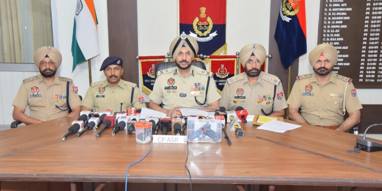 ਅੰਮ੍ਰਿਤਸਰ ਵਿੱਚ ਵੱਡੀ ਅੱਤਵਾਦੀ ਸਾਜ਼ਿਸ਼ ਨਾਕਾਮ; ਆਈ.ਐਸ.ਆਈ. ਦਾ ਕਾਰਕੁਨ ਹੈਂਡ ਗ੍ਰਨੇਡ ਅਤੇ ਪਿਸਤੌਲ ਸਮੇਤ ਗ੍ਰਿਫ਼ਤਾਰ ਅੰਮ੍ਰਿਤਸਰ ਵਿੱਚ ਵੱਡੀ ਅੱਤਵਾਦੀ ਸਾਜ਼ਿਸ਼ ਨਾਕਾਮ; ਆਈ.ਐਸ.ਆਈ. ਦਾ ਕਾਰਕੁਨ ਹੈਂਡ ਗ੍ਰਨੇਡ ਅਤੇ ਪਿਸਤੌਲ ਸਮੇਤ ਗ੍ਰਿਫ਼ਤਾਰ