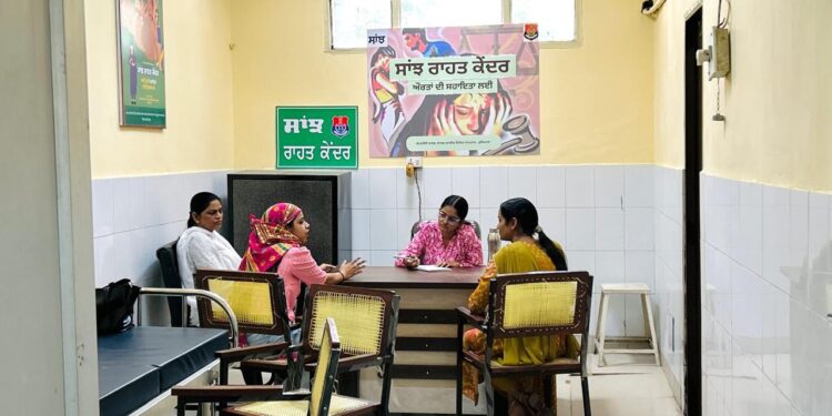 ‘ਸਾਂਝ ਰਾਹਤ ਕੇਂਦਰ’ ਮਹਿਲਾਵਾਂ ਦੀ ਸੁਰੱਖਿਆ ਲਈ ਪੰਜਾਬ ਪੁਲਿਸ ਦਾ ਮਜ਼ਬੂਤ ਕਮਿਊਨਿਟੀ ਪੁਲਿਸਿੰਗ ਮਾਡਲ ਬਣ ਕੇ ਉੱਭਰੇ