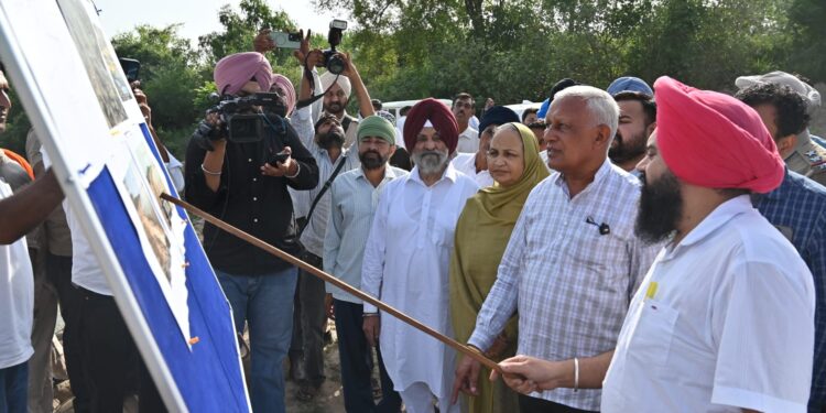 ਬਰਿੰਦਰ ਕੁਮਾਰ ਗੋਇਲ ਵੱਲੋਂ ਦੋਆਬਾ ਖੇਤਰ ਵਿੱਚ ਦਰਿਆਵਾਂ ਕੰਢੇ ਹੜ੍ਹ ਰੋਕੂ ਕਾਰਜਾਂ ਦਾ ਜਾਇਜ਼ਾ ਲੈਣ ਲਈ ਦੋ ਦਿਨਾ ਦੌਰਾ