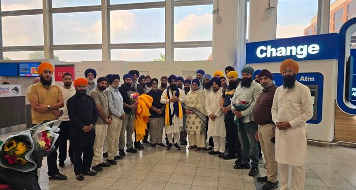 UK ਪੁੱਜਣ ’ਤੇ ਜਥੇਦਾਰ ਗਿਆਨੀ ਕੁਲਦੀਪ ਸਿੰਘ ਗੜਗੱਜ ਦਾ ਸੰਗਤ ਵੱਲੋਂ ਭਰਵਾਂ ਸੁਆਗਤ UK ਪੁੱਜਣ ’ਤੇ ਜਥੇਦਾਰ ਗਿਆਨੀ ਕੁਲਦੀਪ ਸਿੰਘ ਗੜਗੱਜ ਦਾ ਸੰਗਤ ਵੱਲੋਂ ਭਰਵਾਂ ਸੁਆਗਤ