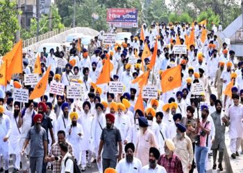 SGPC ਵੱਲੋਂ ਅੰਮ੍ਰਿਤਸਰ ‘ਚ ਵਿਸ਼ਾਲ ਰੋਸ ਮਾਰਚ, ਅੰਮ੍ਰਿਤਸਰ DC ਨੂੰ ਸੌਂਪਿਆ ਮੰਗ ਪੱਤਰ SGPC ਵੱਲੋਂ ਅੰਮ੍ਰਿਤਸਰ ‘ਚ ਵਿਸ਼ਾਲ ਰੋਸ ਮਾਰਚ, ਅੰਮ੍ਰਿਤਸਰ DC ਨੂੰ ਸੌਂਪਿਆ ਮੰਗ ਪੱਤਰ