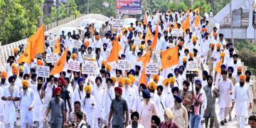 SGPC ਵੱਲੋਂ ਅੰਮ੍ਰਿਤਸਰ ‘ਚ ਵਿਸ਼ਾਲ ਰੋਸ ਮਾਰਚ, ਅੰਮ੍ਰਿਤਸਰ DC ਨੂੰ ਸੌਂਪਿਆ ਮੰਗ ਪੱਤਰ SGPC ਵੱਲੋਂ ਅੰਮ੍ਰਿਤਸਰ ‘ਚ ਵਿਸ਼ਾਲ ਰੋਸ ਮਾਰਚ, ਅੰਮ੍ਰਿਤਸਰ DC ਨੂੰ ਸੌਂਪਿਆ ਮੰਗ ਪੱਤਰ