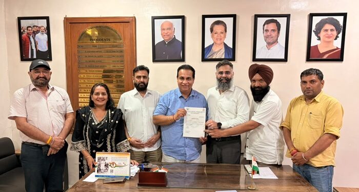 ਚੰਡੀਗੜ੍ਹ ਕਾਂਗਰਸ ‘ਚ ਵੱਡੀ ਨਿਯੁਕਤੀ! ਐਡਵੋਕੇਟ ਉੱਜਵਲ ਭਸੀਨ ਬਣੇ ਟੈਰੀਟੋਰੀਅਲ ਕਮੇਟੀ ਦੇ ਸਕੱਤਰ ਚੰਡੀਗੜ੍ਹ ਕਾਂਗਰਸ ‘ਚ ਵੱਡੀ ਨਿਯੁਕਤੀ! ਐਡਵੋਕੇਟ ਉੱਜਵਲ ਭਸੀਨ ਬਣੇ ਟੈਰੀਟੋਰੀਅਲ ਕਮੇਟੀ ਦੇ ਸਕੱਤਰ