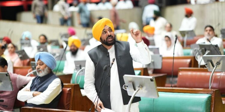 ਪੰਜਾਬ ਵਿੱਚ ਆਊਟਸੋਰਸਿੰਗ ਰਾਹੀਂ ਭਰਤੀ ਕੀਤੇ ਮੁਲਾਜ਼ਮਾਂ ਦੀ ਲੁੱਟ ਦਾ ਅੰਤ ਹੋਇਆ; ਵਿਧਾਨ ਸਭਾ ਵੱਲੋਂ ‘ਪੰਜਾਬ ਸਟੇਟ ਆਊਟਸੋਰਸਡ ਪਰਸੋਨਲ ਬਿੱਲ-2026’ ਸਰਬਸੰਮਤੀ ਨਾਲ ਪਾਸV ਪੰਜਾਬ ਵਿੱਚ ਆਊਟਸੋਰਸਿੰਗ ਰਾਹੀਂ ਭਰਤੀ ਕੀਤੇ ਮੁਲਾਜ਼ਮਾਂ ਦੀ ਲੁੱਟ ਦਾ ਅੰਤ ਹੋਇਆ; ਵਿਧਾਨ ਸਭਾ ਵੱਲੋਂ ‘ਪੰਜਾਬ ਸਟੇਟ ਆਊਟਸੋਰਸਡ ਪਰਸੋਨਲ ਬਿੱਲ-2026’ ਸਰਬਸੰਮਤੀ ਨਾਲ ਪਾਸV