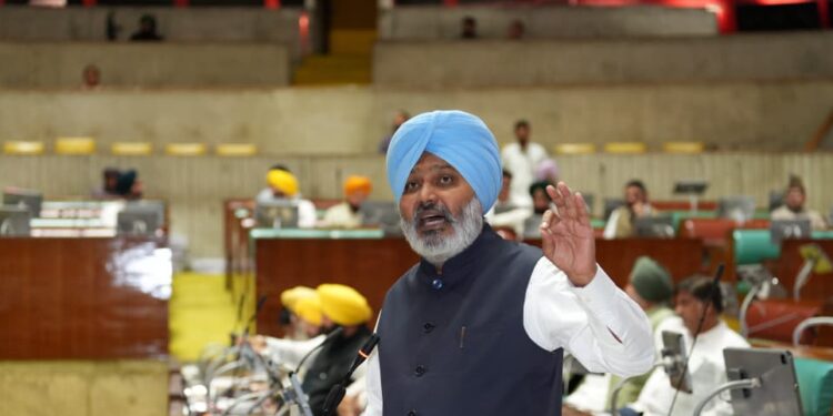 ਪੰਜਾਬ ਵੱਲੋਂ ਹਜ਼ਾਰਾਂ ਆਊਟਸੋਰਸਡ ਵਰਕਰਾਂ ਦਾ ਭਵਿੱਖ ਸੁਰੱਖਿਅਤ ਕਰਨ ਲਈ ਇਤਿਹਾਸਕ ਕਾਨੂੰਨ ਪਾਸ ਪੰਜਾਬ ਵੱਲੋਂ ਹਜ਼ਾਰਾਂ ਆਊਟਸੋਰਸਡ ਵਰਕਰਾਂ ਦਾ ਭਵਿੱਖ ਸੁਰੱਖਿਅਤ ਕਰਨ ਲਈ ਇਤਿਹਾਸਕ ਕਾਨੂੰਨ ਪਾਸ