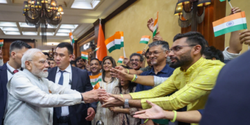 ਪ੍ਰਧਾਨ ਮੰਤਰੀ ਮੋਦੀ 26ਵੇਂ SCO ਸੰਮੇਲਨ ਵਿੱਚ ਸ਼ਾਮਲ ਹੋਣ ਲਈ ਪਹੁੰਚੇ ਕਿਰਗਿਜ਼ਸਤਾਨ ਪ੍ਰਧਾਨ ਮੰਤਰੀ ਮੋਦੀ 26ਵੇਂ SCO ਸੰਮੇਲਨ ਵਿੱਚ ਸ਼ਾਮਲ ਹੋਣ ਲਈ ਪਹੁੰਚੇ ਕਿਰਗਿਜ਼ਸਤਾਨ