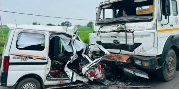 National: ਟਰਾਲੇ ਨੇ ਵੈਨ ਨੂੰ ਟੱਕਰ ਮਾਰੀ, 6 ਮੌਤਾਂ National: ਟਰਾਲੇ ਨੇ ਵੈਨ ਨੂੰ ਟੱਕਰ ਮਾਰੀ, 6 ਮੌਤਾਂ