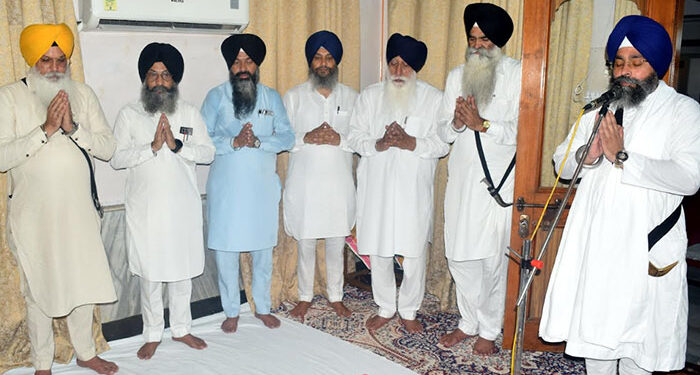 Punjab: ਬੰਦੀ ਸਿੰਘਾਂ ਦੀ ਰਿਹਾਈ ਤੇ ਚੜ੍ਹਦੀ ਕਲਾ ਲਈ ਸ਼੍ਰੋਮਣੀ ਕਮੇਟੀ ਵੱਲੋਂ ਅੱਜ ਕੀਤੇ ਜਾਣਗੇ ਅਰਦਾਸ ਸਮਾਗਮ Punjab: ਬੰਦੀ ਸਿੰਘਾਂ ਦੀ ਰਿਹਾਈ ਤੇ ਚੜ੍ਹਦੀ ਕਲਾ ਲਈ ਸ਼੍ਰੋਮਣੀ ਕਮੇਟੀ ਵੱਲੋਂ ਅੱਜ ਕੀਤੇ ਜਾਣਗੇ ਅਰਦਾਸ ਸਮਾਗਮ