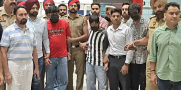 Punjab: ਮਲੇਸ਼ੀਆ ਤੋਂ ਬੰਬੀਹਾ ਗੈਂਗ ਦੇ ਤਿੰਨ ਮੈਂਬਰ ਡਿਪੋਰਟ: ਪੰਜਾਬ ਪੁਲਿਸ ਨੇ ਕੀਤੇ ਗ੍ਰਿਫ਼ਤਾਰ Punjab: ਮਲੇਸ਼ੀਆ ਤੋਂ ਬੰਬੀਹਾ ਗੈਂਗ ਦੇ ਤਿੰਨ ਮੈਂਬਰ ਡਿਪੋਰਟ: ਪੰਜਾਬ ਪੁਲਿਸ ਨੇ ਕੀਤੇ ਗ੍ਰਿਫ਼ਤਾਰ