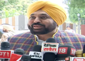 Punjab ਗਵਰਨਰ ਨੂੰ ਮਿਲਣ ਤੋਂ ਬਾਅਦ ਜਗਤਾਰ ਹਵਾਰਾ ਦੀ ਪੈਰੋਲ ਨੂੰ ਲੈ ਕੇ CM ਮਾਨ ਦਾ ਵੱਡਾ ਬਿਆਨ Punjab ਗਵਰਨਰ ਨੂੰ ਮਿਲਣ ਤੋਂ ਬਾਅਦ ਜਗਤਾਰ ਹਵਾਰਾ ਦੀ ਪੈਰੋਲ ਨੂੰ ਲੈ ਕੇ CM ਮਾਨ ਦਾ ਵੱਡਾ ਬਿਆਨ