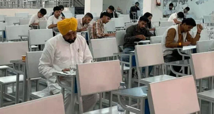Punjab: ਸਾਬਕਾ ਮੁੱਖ ਮੰਤਰੀ ਚੰਨੀ ਆਪਣੀ ਪ੍ਰੀਖਿਆ ਦੇਣ ਲਈ ਪੰਜਾਬ ਯੂਨੀਵਰਸਿਟੀ ਪਹੁੰਚੇ Punjab: ਸਾਬਕਾ ਮੁੱਖ ਮੰਤਰੀ ਚੰਨੀ ਆਪਣੀ ਪ੍ਰੀਖਿਆ ਦੇਣ ਲਈ ਪੰਜਾਬ ਯੂਨੀਵਰਸਿਟੀ ਪਹੁੰਚੇ