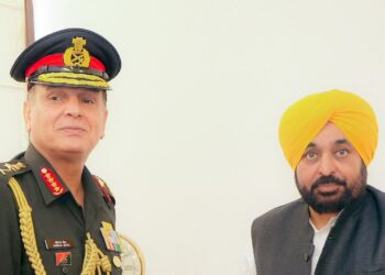 ਮੁੱਖ ਮੰਤਰੀ ਭਗਵੰਤ ਸਿੰਘ ਮਾਨ ਵੱਲੋਂ ਪੰਜਾਬ ਅਤੇ ਦੇਸ਼ ਦੀ ਭਲਾਈ ਲਈ ਭਾਰਤੀ ਫੌਜ ਨਾਲ ਮਜ਼ਬੂਤ ਸਹਿਯੋਗ ਦਾ ਸੱਦਾ ਮੁੱਖ ਮੰਤਰੀ ਭਗਵੰਤ ਸਿੰਘ ਮਾਨ ਵੱਲੋਂ ਪੰਜਾਬ ਅਤੇ ਦੇਸ਼ ਦੀ ਭਲਾਈ ਲਈ ਭਾਰਤੀ ਫੌਜ ਨਾਲ ਮਜ਼ਬੂਤ ਸਹਿਯੋਗ ਦਾ ਸੱਦਾ