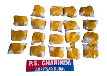 ਅੰਮ੍ਰਿਤਸਰ ਵਿੱਚ 10 ਕਿੱਲੋ ਹੈਰੋਇਨ ਸਮੇਤ ਦੋ ਵਿਅਕਤੀ ਗ੍ਰਿਫ਼ਤਾਰ ਅੰਮ੍ਰਿਤਸਰ ਵਿੱਚ 10 ਕਿੱਲੋ ਹੈਰੋਇਨ ਸਮੇਤ ਦੋ ਵਿਅਕਤੀ ਗ੍ਰਿਫ਼ਤਾਰ