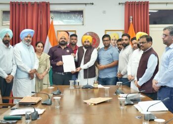 ਮੁੱਖ ਮੰਤਰੀ ਭਗਵੰਤ ਸਿੰਘ ਮਾਨ ਵੱਲੋਂ ਆਦਰਸ਼ ਸਕੂਲਾਂ ਦੇ ਅਧਿਆਪਕਾਂ ਦੀ ਤਨਖਾਹ ਵਿੱਚ 120 ਫੀਸਦੀ ਤੋਂ ਵੱਧ ਦਾ ਵਾਧਾ ਕਰਨ ਦੀ ਮਨਜ਼ੂਰੀ ਮੁੱਖ ਮੰਤਰੀ ਭਗਵੰਤ ਸਿੰਘ ਮਾਨ ਵੱਲੋਂ ਆਦਰਸ਼ ਸਕੂਲਾਂ ਦੇ ਅਧਿਆਪਕਾਂ ਦੀ ਤਨਖਾਹ ਵਿੱਚ 120 ਫੀਸਦੀ ਤੋਂ ਵੱਧ ਦਾ ਵਾਧਾ ਕਰਨ ਦੀ ਮਨਜ਼ੂਰੀ