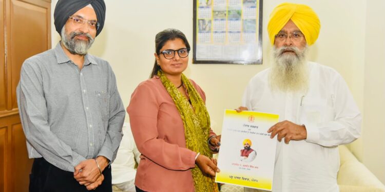 ਗੁਰਮੀਤ ਸਿੰਘ ਖੁੱਡੀਆਂ ਨੇ ਪਸ਼ੂ ਪਾਲਣ ਵਿਭਾਗ ਵਿੱਚ ਚਾਰ ਨਵ-ਨਿਯੁਕਤ ਉਮੀਦਵਾਰਾਂ ਨੂੰ ਸੌਂਪੇ ਨਿਯੁਕਤੀ ਪੱਤਰ ਗੁਰਮੀਤ ਸਿੰਘ ਖੁੱਡੀਆਂ ਨੇ ਪਸ਼ੂ ਪਾਲਣ ਵਿਭਾਗ ਵਿੱਚ ਚਾਰ ਨਵ-ਨਿਯੁਕਤ ਉਮੀਦਵਾਰਾਂ ਨੂੰ ਸੌਂਪੇ ਨਿਯੁਕਤੀ ਪੱਤਰ
