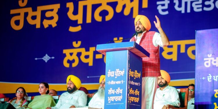 ਮੁੱਖ ਮੰਤਰੀ ਭਗਵੰਤ ਸਿੰਘ ਮਾਨ ਦਾ ਭੈਣਾਂ ਨੂੰ ਰੱਖੜ ਪੁੰਨਿਆ ਦਾ ਤੋਹਫ਼ਾ: 5.30 ਲੱਖ ਔਰਤਾਂ ਦੇ ਬੈਂਕ ਖਾਤਿਆਂ ਵਿੱਚ 181.50 ਕਰੋੜ ਰੁਪਏ ਦੀ ‘ਸਨਮਾਨ ਰਾਸ਼ੀ’ ਭੇਜੀ