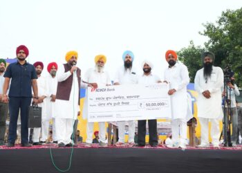 ਮੈਂ ਲੋਕਾਂ ਦਾ ਪੈਸਾ ਲੋਕਾਂ ’ਤੇ ਖਰਚ ਰਿਹਾ ਹਾਂ, ਪਰ ਤਕਲੀਫ਼ ਵਿਰੋਧੀਆਂ ਨੂੰ ਹੋ ਰਹੀ ਹੈ-ਮੁੱਖ ਮੰਤਰੀ ਭਗਵੰਤ ਸਿੰਘ ਮਾਨ ਮੈਂ ਲੋਕਾਂ ਦਾ ਪੈਸਾ ਲੋਕਾਂ ’ਤੇ ਖਰਚ ਰਿਹਾ ਹਾਂ, ਪਰ ਤਕਲੀਫ਼ ਵਿਰੋਧੀਆਂ ਨੂੰ ਹੋ ਰਹੀ ਹੈ-ਮੁੱਖ ਮੰਤਰੀ ਭਗਵੰਤ ਸਿੰਘ ਮਾਨ