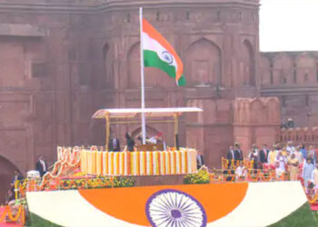 National: PM ਮੋਦੀ ਨੇ ਲਾਲ ਕਿਲ੍ਹੇ ‘ਤੇ ਲਹਿਰਾਇਆ ਤਿਰੰਗਾ National: PM ਮੋਦੀ ਨੇ ਲਾਲ ਕਿਲ੍ਹੇ ‘ਤੇ ਲਹਿਰਾਇਆ ਤਿਰੰਗਾ