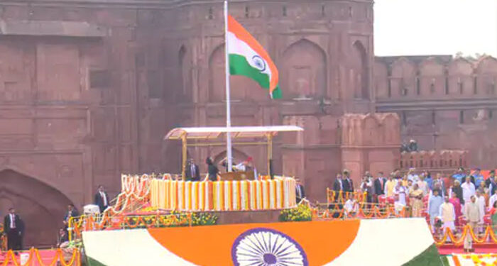 National: PM ਮੋਦੀ ਨੇ ਲਾਲ ਕਿਲ੍ਹੇ ‘ਤੇ ਲਹਿਰਾਇਆ ਤਿਰੰਗਾ National: PM ਮੋਦੀ ਨੇ ਲਾਲ ਕਿਲ੍ਹੇ ‘ਤੇ ਲਹਿਰਾਇਆ ਤਿਰੰਗਾ