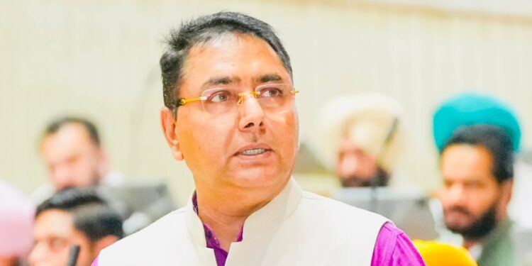 ਸਾਢੇ 4 ਸਾਲਾਂ ‘ਚ 68 ਹਜ਼ਾਰ ਤੋਂ ਵੱਧ ਸਰਕਾਰੀ ਨੌਕਰੀਆਂ, 1.83 ਲੱਖ ਕਰੋੜ ਦੇ ਨਿਵੇਸ਼ ਨਾਲ 6.36 ਲੱਖ ਪ੍ਰਾਈਵੇਟ ਨੌਕਰੀਆਂ ਦੇ ਮੌਕੇ ਪੈਦਾ ਕੀਤੇ: ਨੌਜਵਾਨਾਂ ਲਈ ਸਾਜ਼ਗਾਰ ਮਾਹੌਲ ਸਿਰਜ ਰਹੀ ਹੈ ਮਾਨ ਸਰਕਾਰ: ਅਮਨ ਅਰੋੜਾ ਸਾਢੇ 4 ਸਾਲਾਂ ‘ਚ 68 ਹਜ਼ਾਰ ਤੋਂ ਵੱਧ ਸਰਕਾਰੀ ਨੌਕਰੀਆਂ, 1.83 ਲੱਖ ਕਰੋੜ ਦੇ ਨਿਵੇਸ਼ ਨਾਲ 6.36 ਲੱਖ ਪ੍ਰਾਈਵੇਟ ਨੌਕਰੀਆਂ ਦੇ ਮੌਕੇ ਪੈਦਾ ਕੀਤੇ: ਨੌਜਵਾਨਾਂ ਲਈ ਸਾਜ਼ਗਾਰ ਮਾਹੌਲ ਸਿਰਜ ਰਹੀ ਹੈ ਮਾਨ ਸਰਕਾਰ: ਅਮਨ ਅਰੋੜਾ