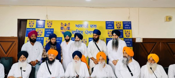 ‘ਅਕਾਲੀ ਦਲ ਵਾਰਿਸ ਪੰਜਾਬ ਦੇ’ ਨੇ 2027 ਲਈ ਐਲਾਨਿਆ ਪਹਿਲਾ ਉਮਦੀਵਾਰ ‘ਅਕਾਲੀ ਦਲ ਵਾਰਿਸ ਪੰਜਾਬ ਦੇ’ ਨੇ 2027 ਲਈ ਐਲਾਨਿਆ ਪਹਿਲਾ ਉਮਦੀਵਾਰ