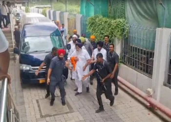 ਸੁਖਬੀਰ ਬਾਦਲ ‘ਤੇ ਹਮਲਾ: ਪੁਲਿਸ ਨੇ ਹਮਲਾਵਰ ਨੂੰ ਲਿਆ ਹਿਰਾਸਤ ‘ਚ ਸੁਖਬੀਰ ਬਾਦਲ ‘ਤੇ ਹਮਲਾ: ਪੁਲਿਸ ਨੇ ਹਮਲਾਵਰ ਨੂੰ ਲਿਆ ਹਿਰਾਸਤ ‘ਚ