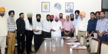 ਹਰਚੰਦ ਸਿੰਘ ਬਰਸਟ ਵੱਲੋਂ ਬੂਟਿਆਂ ਦਾ ਲੰਗਰ ਲਗਾਉਣ ਲਈ ਪੰਜਾਬ ਮੰਡੀ ਬੋਰਡ ਕਰਮਚਾਰੀ ਯੂਨੀਅਨ ਸਨਮਾਨਿਤ ਹਰਚੰਦ ਸਿੰਘ ਬਰਸਟ ਵੱਲੋਂ ਬੂਟਿਆਂ ਦਾ ਲੰਗਰ ਲਗਾਉਣ ਲਈ ਪੰਜਾਬ ਮੰਡੀ ਬੋਰਡ ਕਰਮਚਾਰੀ ਯੂਨੀਅਨ ਸਨਮਾਨਿਤ