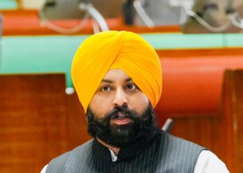 ਸਾਲ 2022 ਵਿੱਚ ਬਿਨਾਂ ਚਾਰਦੀਵਾਰੀ ਤੇ ਫ਼ਰਸ਼ ‘ਤੇ ਬੈਠ ਕੇ ਪੜ੍ਹਨ ਲਈ ਮਜ਼ਬੂਰ ਸਨ 4 ਲੱਖ ਵਿਦਿਆਰਥੀ ਪਰ ਅੱਜ ਦੇਸ਼ ਭਰ ‘ਚੋਂ ਸਕੂਲੀ ਸਿੱਖਿਆ ਵਿੱਚ ਮੋਹਰੀ ਬਣ ਕੇ ਉਭਰਿਆ ਪੰਜਾਬ: ਹਰਜੋਤ ਸਿੰਘ ਬੈਂਸ