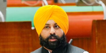 ਸਾਲ 2022 ਵਿੱਚ ਬਿਨਾਂ ਚਾਰਦੀਵਾਰੀ ਤੇ ਫ਼ਰਸ਼ ‘ਤੇ ਬੈਠ ਕੇ ਪੜ੍ਹਨ ਲਈ ਮਜ਼ਬੂਰ ਸਨ 4 ਲੱਖ ਵਿਦਿਆਰਥੀ ਪਰ ਅੱਜ ਦੇਸ਼ ਭਰ ‘ਚੋਂ ਸਕੂਲੀ ਸਿੱਖਿਆ ਵਿੱਚ ਮੋਹਰੀ ਬਣ ਕੇ ਉਭਰਿਆ ਪੰਜਾਬ: ਹਰਜੋਤ ਸਿੰਘ ਬੈਂਸ
