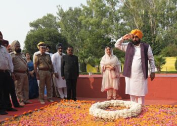 ਸਾਡੀ ਸਰਕਾਰ ਸ਼ਹੀਦ-ਏ-ਆਜ਼ਮ ਭਗਤ ਸਿੰਘ, ਰਾਜਗੁਰੂ, ਸੁਖਦੇਵ ਦੇ ਆਦਰਸ਼ਾਂ ‘ਤੇ ਚੱਲ ਰਹੀ ਹੈ: ਮੁੱਖ ਮੰਤਰੀ ਭਗਵੰਤ ਸਿੰਘ ਮਾਨ ਸਾਡੀ ਸਰਕਾਰ ਸ਼ਹੀਦ-ਏ-ਆਜ਼ਮ ਭਗਤ ਸਿੰਘ, ਰਾਜਗੁਰੂ, ਸੁਖਦੇਵ ਦੇ ਆਦਰਸ਼ਾਂ ‘ਤੇ ਚੱਲ ਰਹੀ ਹੈ: ਮੁੱਖ ਮੰਤਰੀ ਭਗਵੰਤ ਸਿੰਘ ਮਾਨ