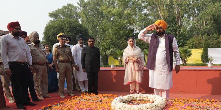 ਸਾਡੀ ਸਰਕਾਰ ਸ਼ਹੀਦ-ਏ-ਆਜ਼ਮ ਭਗਤ ਸਿੰਘ, ਰਾਜਗੁਰੂ, ਸੁਖਦੇਵ ਦੇ ਆਦਰਸ਼ਾਂ ‘ਤੇ ਚੱਲ ਰਹੀ ਹੈ: ਮੁੱਖ ਮੰਤਰੀ ਭਗਵੰਤ ਸਿੰਘ ਮਾਨ
