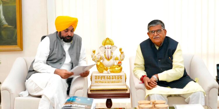 ਮੁੱਖ ਮੰਤਰੀ ਭਗਵੰਤ ਮਾਨ ਨੇ ਰਾਜਪਾਲ ਗੁਲਾਬ ਚੰਦ ਕਟਾਰੀਆ ਨਾਲ ਕੀਤੀ ਮੁਲਾਕਾਤ ਮੁੱਖ ਮੰਤਰੀ ਭਗਵੰਤ ਮਾਨ ਨੇ ਰਾਜਪਾਲ ਗੁਲਾਬ ਚੰਦ ਕਟਾਰੀਆ ਨਾਲ ਕੀਤੀ ਮੁਲਾਕਾਤ
