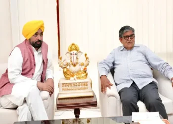 ਮੁੱਖ ਮੰਤਰੀ ਭਗਵੰਤ ਮਾਨ ਨੇ ਰਾਜਪਾਲ ਗੁਲਾਬ ਚੰਦ ਕਟਾਰੀਆ ਨਾਲ ਕੀਤੀ ਮੁਲਾਕਾਤ