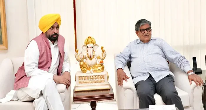 ਮੁੱਖ ਮੰਤਰੀ ਭਗਵੰਤ ਮਾਨ ਨੇ ਰਾਜਪਾਲ ਗੁਲਾਬ ਚੰਦ ਕਟਾਰੀਆ ਨਾਲ ਕੀਤੀ ਮੁਲਾਕਾਤ