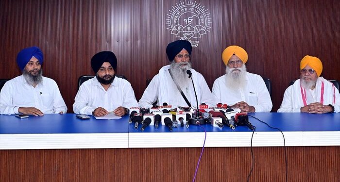 ਅਣ-ਅਧਿਕਾਰਤ ਤੌਰ ’ਤੇ ਸੱਚਖੰਡ ਸ੍ਰੀ ਹਰਿਮੰਦਰ ਸਾਹਿਬ ਤੋਂ ਗੁਰਬਾਣੀ ਪ੍ਰਸਾਰਣ ਨਹੀਂ ਚਲਾਇਆ ਜਾ ਸਕਦਾ- ਐਡਵੋਕੇਟ ਧਾਮੀ ਅਣ-ਅਧਿਕਾਰਤ ਤੌਰ ’ਤੇ ਸੱਚਖੰਡ ਸ੍ਰੀ ਹਰਿਮੰਦਰ ਸਾਹਿਬ ਤੋਂ ਗੁਰਬਾਣੀ ਪ੍ਰਸਾਰਣ ਨਹੀਂ ਚਲਾਇਆ ਜਾ ਸਕਦਾ- ਐਡਵੋਕੇਟ ਧਾਮੀ