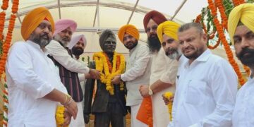 ਕੈਬਨਿਟ ਮੰਤਰੀ ਹਰਪਾਲ ਸਿੰਘ ਚੀਮਾ ਅਤੇ ਤਰੁਨਪ੍ਰੀਤ ਸਿੰਘ ਸੌਂਦ ਨੇ ਸ਼ਹੀਦ ਮਾਸਟਰ ਕਰਨੈਲ ਸਿੰਘ ਈਸੜੂ ਨੂੰ ਸ਼ਰਧਾ ਦੇ ਫੁੱਲ ਕੀਤੇ ਭੇਂਟ