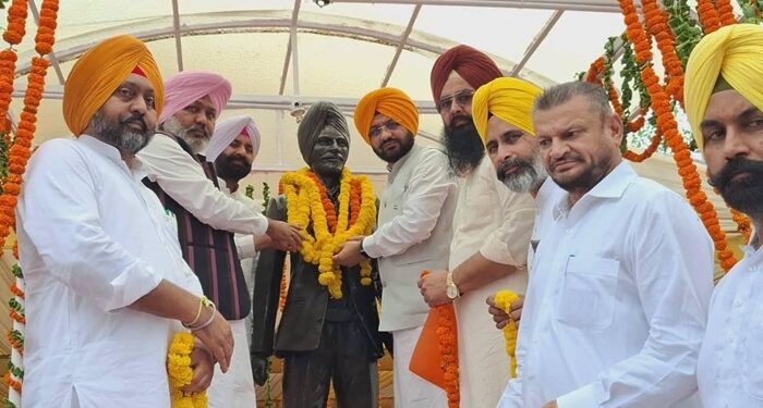 ਕੈਬਨਿਟ ਮੰਤਰੀ ਹਰਪਾਲ ਸਿੰਘ ਚੀਮਾ ਅਤੇ ਤਰੁਨਪ੍ਰੀਤ ਸਿੰਘ ਸੌਂਦ ਨੇ ਸ਼ਹੀਦ ਮਾਸਟਰ ਕਰਨੈਲ ਸਿੰਘ ਈਸੜੂ ਨੂੰ ਸ਼ਰਧਾ ਦੇ ਫੁੱਲ ਕੀਤੇ ਭੇਂਟ ਕੈਬਨਿਟ ਮੰਤਰੀ ਹਰਪਾਲ ਸਿੰਘ ਚੀਮਾ ਅਤੇ ਤਰੁਨਪ੍ਰੀਤ ਸਿੰਘ ਸੌਂਦ ਨੇ ਸ਼ਹੀਦ ਮਾਸਟਰ ਕਰਨੈਲ ਸਿੰਘ ਈਸੜੂ ਨੂੰ ਸ਼ਰਧਾ ਦੇ ਫੁੱਲ ਕੀਤੇ ਭੇਂਟ