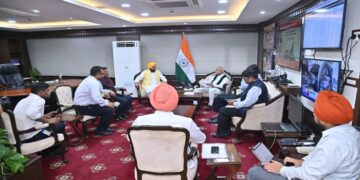 ਸੀਐੱਮ ਭਗਵੰਤ ਮਾਨ ਨੇ ਦਿੱਲੀ ‘ਚ ਕੇਂਦਰੀ ਮੰਤਰੀ ਮਨੋਹਰ ਲਾਲ ਖੱਟੜ ਨਾਲ ਕੀਤੀ ਮੁਲਾਕਾਤ