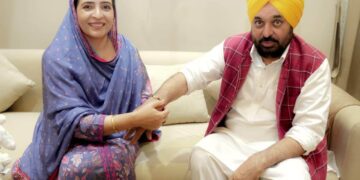 ਮੁੱਖ ਮੰਤਰੀ ਭਗਵੰਤ ਮਾਨ ਨੇ ਆਪਣੀ ਭੈਣ ਤੋਂ ਬੰਨ੍ਹਵਾਈ ਰੱਖੜੀ, ਸਾਂਝੀਆਂ ਕੀਤੀਆਂ ਖੂਬਸੂਰਤ ਤਸਵੀਰਾਂ ਮੁੱਖ ਮੰਤਰੀ ਭਗਵੰਤ ਮਾਨ ਨੇ ਆਪਣੀ ਭੈਣ ਤੋਂ ਬੰਨ੍ਹਵਾਈ ਰੱਖੜੀ, ਸਾਂਝੀਆਂ ਕੀਤੀਆਂ ਖੂਬਸੂਰਤ ਤਸਵੀਰਾਂ