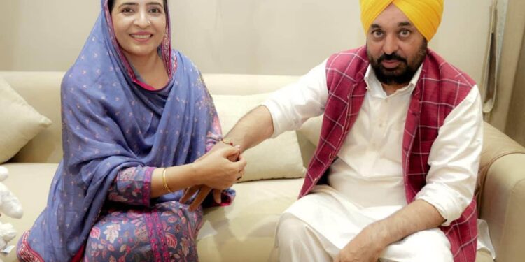 ਮੁੱਖ ਮੰਤਰੀ ਭਗਵੰਤ ਮਾਨ ਨੇ ਆਪਣੀ ਭੈਣ ਤੋਂ ਬੰਨ੍ਹਵਾਈ ਰੱਖੜੀ, ਸਾਂਝੀਆਂ ਕੀਤੀਆਂ ਖੂਬਸੂਰਤ ਤਸਵੀਰਾਂ ਮੁੱਖ ਮੰਤਰੀ ਭਗਵੰਤ ਮਾਨ ਨੇ ਆਪਣੀ ਭੈਣ ਤੋਂ ਬੰਨ੍ਹਵਾਈ ਰੱਖੜੀ, ਸਾਂਝੀਆਂ ਕੀਤੀਆਂ ਖੂਬਸੂਰਤ ਤਸਵੀਰਾਂ