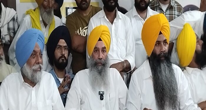 ਸ਼੍ਰੋਮਣੀ ਅਕਾਲੀ ਦਲ (ਪੁਨਰ ਸੁਰਜੀਤ) ਨੂੰ ਮਿਲਿਆ ਭਾਰੀ ਬਲ: ਅੰਮ੍ਰਿਤਸਰ ਤੋਂ ਵੱਖ-ਵੱਖ ਪਾਰਟੀਆਂ ਦੇ 200 ਤੋਂ ਵੱਧ ਆਗੂ ਤੇ ਵਰਕਰ ਪਾਰਟੀ ਵਿੱਚ ਸ਼ਾਮਲ ਸ਼੍ਰੋਮਣੀ ਅਕਾਲੀ ਦਲ (ਪੁਨਰ ਸੁਰਜੀਤ) ਨੂੰ ਮਿਲਿਆ ਭਾਰੀ ਬਲ: ਅੰਮ੍ਰਿਤਸਰ ਤੋਂ ਵੱਖ-ਵੱਖ ਪਾਰਟੀਆਂ ਦੇ 200 ਤੋਂ ਵੱਧ ਆਗੂ ਤੇ ਵਰਕਰ ਪਾਰਟੀ ਵਿੱਚ ਸ਼ਾਮਲ