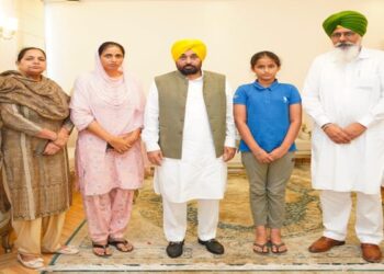 ਮਰਹੂਮ ਕਬੱਡੀ ਖਿਡਾਰੀ ਗੁਰਜੀਤ ਤੂਤ ਦੇ ਪਰਿਵਾਰ ਨਾਲ ਸੀਐੱਮ ਭਗਵੰਤ ਮਾਨ ਨੇ ਵੰਡਾਇਆ ਦੁੱਖ ਮਰਹੂਮ ਕਬੱਡੀ ਖਿਡਾਰੀ ਗੁਰਜੀਤ ਤੂਤ ਦੇ ਪਰਿਵਾਰ ਨਾਲ ਸੀਐੱਮ ਭਗਵੰਤ ਮਾਨ ਨੇ ਵੰਡਾਇਆ ਦੁੱਖ